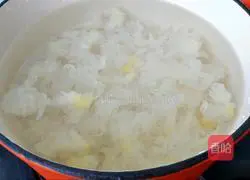 Tremella lily and ginkgo soup recipe 5