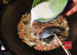 Illustration of how to make preserved egg and tofu soup 5