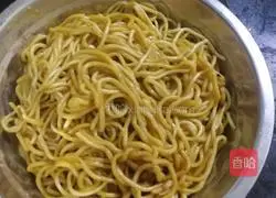 Illustration of how to make braised pork ribs, beans and noodles 17