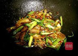 Illustration of how to make fried pork with salt 9