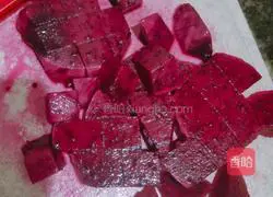 Illustration of making dragon fruit noodles 1