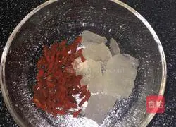 Illustration of how to make Tremella, Snow Pear and Lotus Seed Soup 4