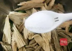 Illustration of how to make cucumber and yuba 11