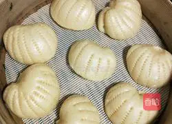 Illustration of how to make carrot and shell steamed buns 20