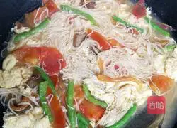 Illustration of how to make Enoki Mushroom, Tomato and Egg Noodles 5