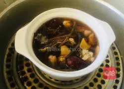 Illustration of how to make tea tree mushroom duck soup 5