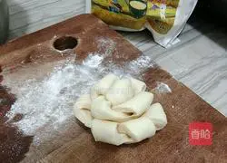 Illustration of how to make flower steamed buns 13