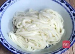 Illustration of how to make shredded radish braised noodles 11