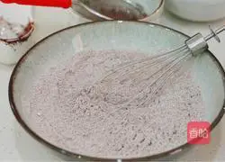 Illustration of how to make crispy sea salt cocoa cookies 3