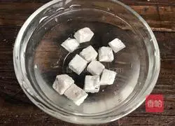 Illustration of how to make Poria and Tofu Soup 1