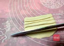 Illustration of how to make disposable edible masks 8