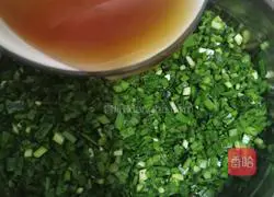 Illustration of how to make leek and egg buns 8