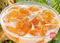 Illustration of how to mix oolong tea jelly with milk 9