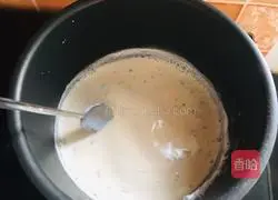 Illustration of making homemade caramel milk tea 3