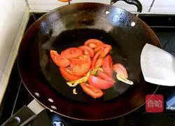 Illustration of how to make seaweed, tomato and egg drop soup 4