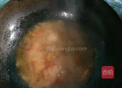 Illustration of how to make hot tomato and egg noodle soup 2
