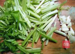 Garlic and celery pig Illustration of how to make blood 4