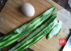 Illustration of how to make loofah and egg soup 1