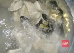 Illustration of how to make catfish and eggplant soup 2