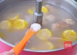 Illustration of how to make corn and chestnut chicken soup 6