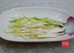 Illustration of how to make peacock fish with open tail 5