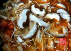 Illustration of how to make shrimp and mushroom soup with tomato sauce 13