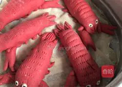 Illustration of how to make crayfish steamed buns 11