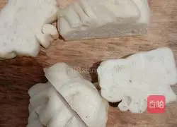 Illustration of how to make fried steamed buns 1