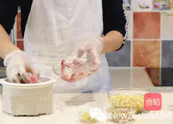 New Zealand flower Illustration of how to make soybean and bitter melon soup with glutinous rice balls and bones 4