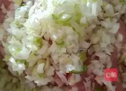 Illustration of how to make pork and green onion buns 9