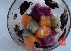 Illustration of how to make dirty oat milk coffee 6