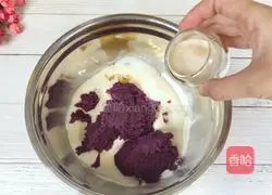 Illustration of how to make red date yogurt and purple sweet potato cake 9