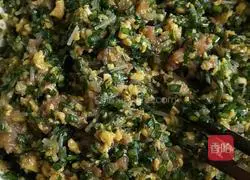 Illustration of how to make leek, pork, vermicelli and egg dumplings 5