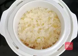 Illustration of how to make yam, red dates and white fungus soup (baby food supplement) 6