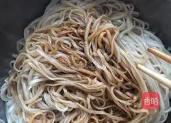 Illustration of how to make scallion noodles 6