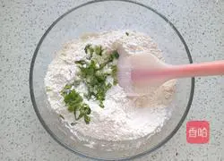 Illustration of how to make scallion-flavored dough cake 4