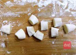 Illustration of how to make crescent dumplings (celery and pork fillings) 12