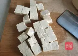 Illustration of how to make cabbage, clams and tofu soup 1