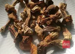 Illustration of how to make matsutake and Yao chicken soup 2