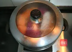 Illustration of how to make coconut milk and nectar meatball soup 4