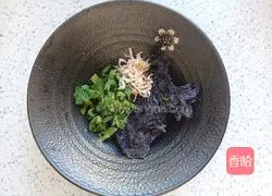 Illustration of how to make fresh meat wontons 6