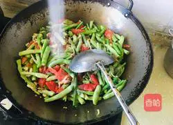 Illustration of how to make steamed noodles with lean meat and plum beans 11