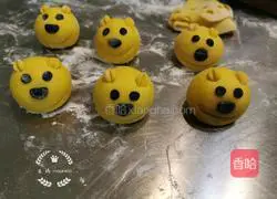 Illustration of how to make pumpkin and bear bean paste buns 10