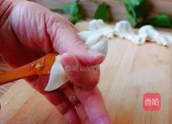 Pork and shepherd's purse wonton#New Year's Eve dinner recipe illustration 12