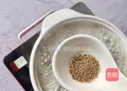 Illustration of how to make pork sausage and pickled cabbage soup 7