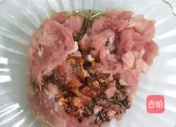 Purple pickled mustard meat that falls apart in one bite Illustration of how to make moon cakes 5