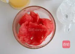 Illustration of how to make salty carambola juice, watermelon and lemon drink 3