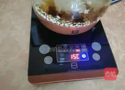 Illustration of how to make peach gum, white fungus and barley soup 7