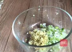 Illustration of how to make carrot and beef pot stickers 4