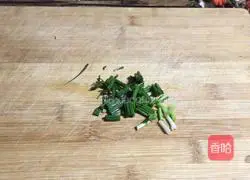 Illustration of how to make cabbage, mushroom and egg soup 2